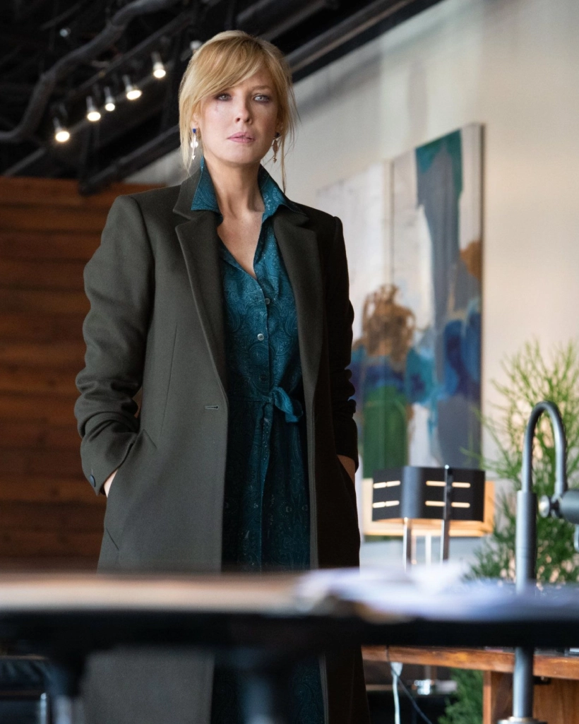 beth dutton black coat