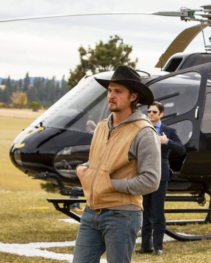 Yellowstone S04 Kayce Dutton Brown Cotton Vest - Image 5