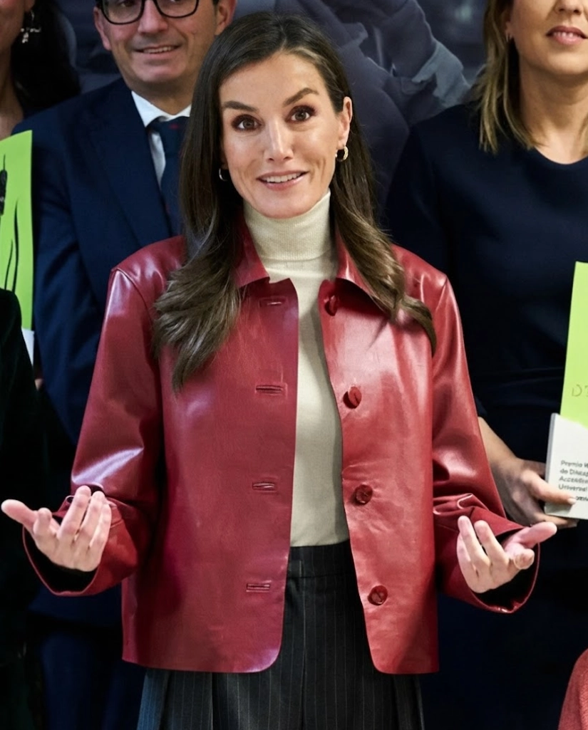 queen letizia red jacket