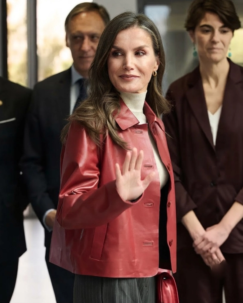 queen letizia red leather jacket