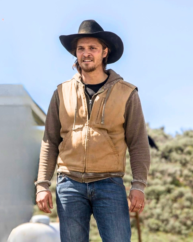 Yellowstone S04 Kayce Dutton Brown Cotton Vest - Image 6